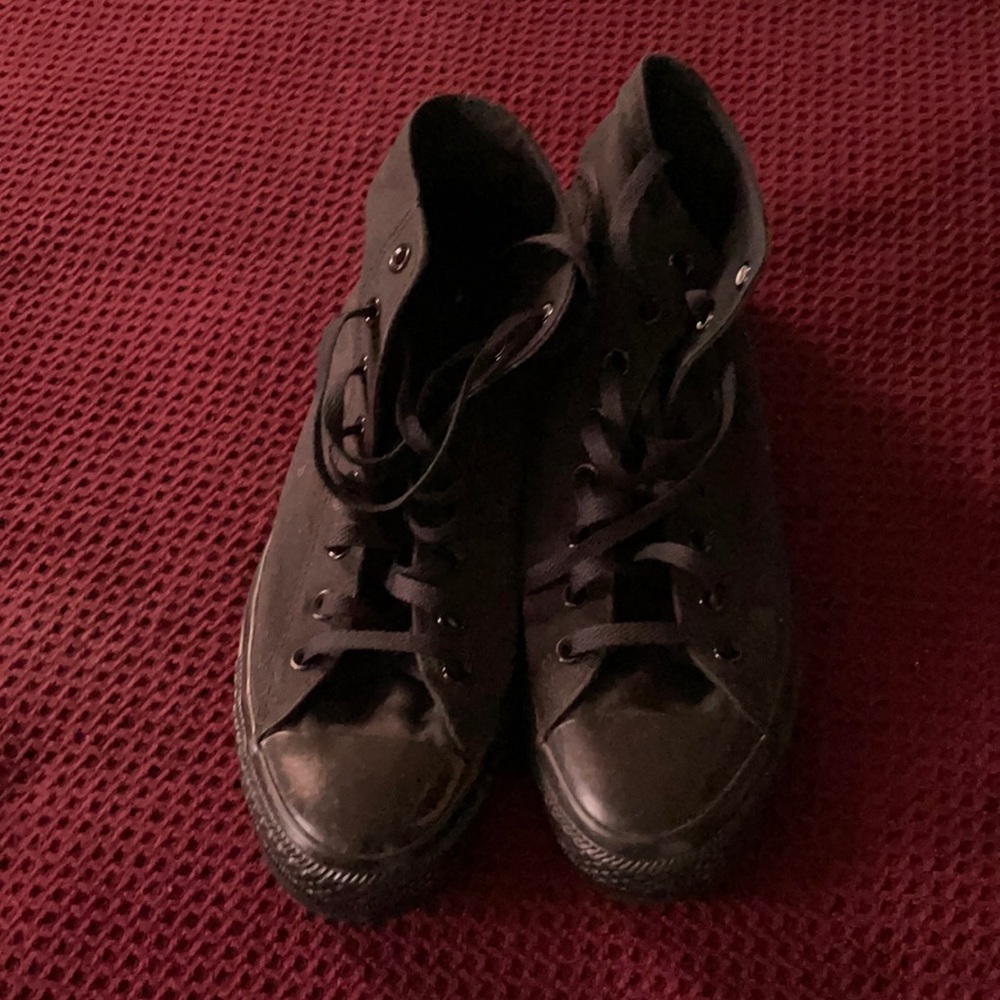 Black hi top chucks